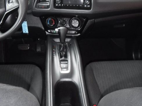 Used 2018 Honda HR-V LX image 7