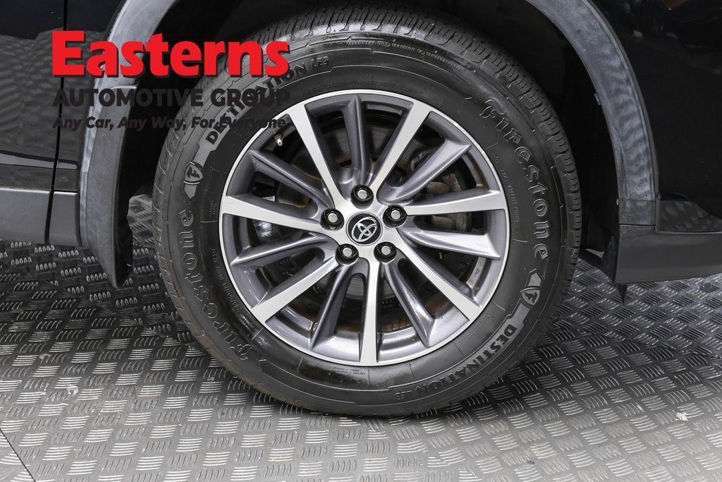 Used 2019 Toyota Highlander XLE AWD/4WD image 34