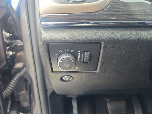 Used 2015 Jeep Grand Cherokee Overland AWD/4WD image 14
