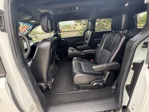 Used 2020 Dodge Grand Caravan GT FWD image 14
