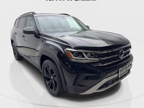 Used 2023 Volkswagen Atlas SE w/ Panoramic Sunroof Package image 4