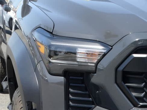 Used 2025 Toyota Tacoma TRD Off-Road AWD/4WD image 5