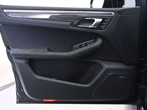 Used 2026 Porsche Macan GTS image 25