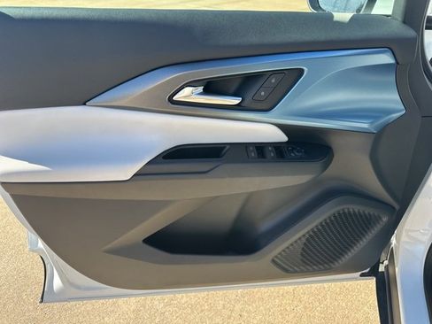 Certified 2025 Chevrolet Equinox EV LT image 13