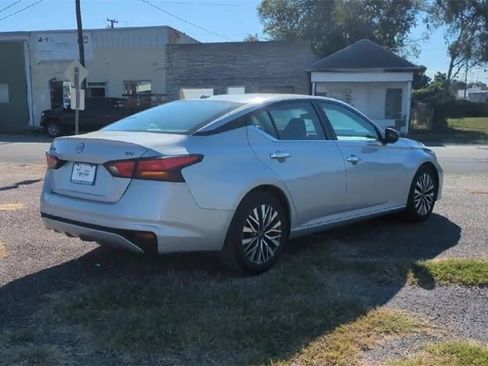 Used 2024 Nissan Altima 2.5 SV image 8