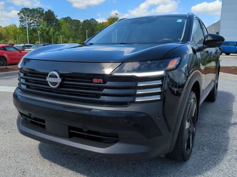 Used 2025 Nissan Kicks SR w/ SR Premium Package image 8