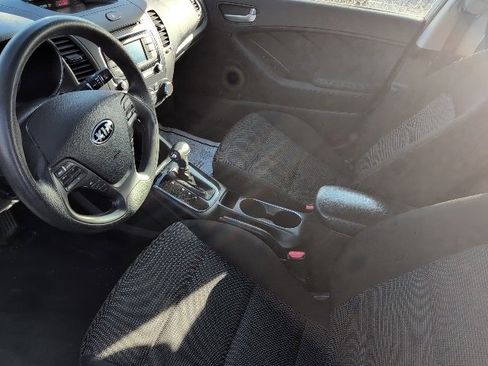 Used 2018 Kia Forte LX w/ LX Rear Camera Package image 12