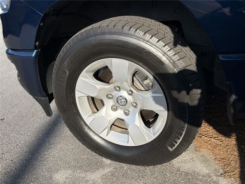 Used 2019 RAM 1500 Big Horn AWD/4WD image 8