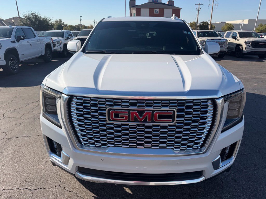 Used 2023 GMC Yukon XL Denali w/ Denali Reserve Package AWD/4WD image 9