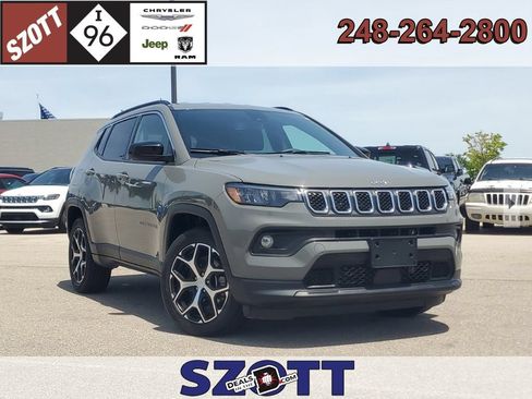 Used 2024 Jeep Compass Latitude AWD/4WD image 1