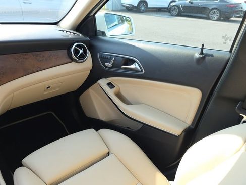 Used 2019 Mercedes-Benz GLA 250 image 27