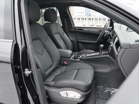 Certified 2026 Porsche Macan AWD/4WD image 14