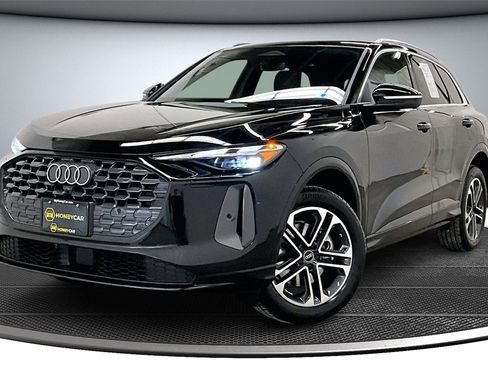 Used 2025 Audi Q5 Premium image 3