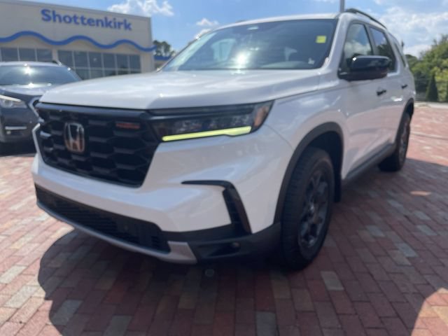 Certified 2024 Honda Pilot TrailSport image 1