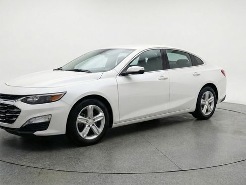 Used 2023 Chevrolet Malibu LT w/ Driver Confidence Package FWD image 3