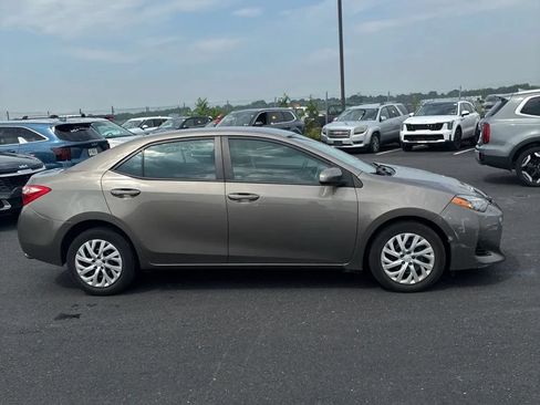 Used 2017 Toyota Corolla LE FWD image 4