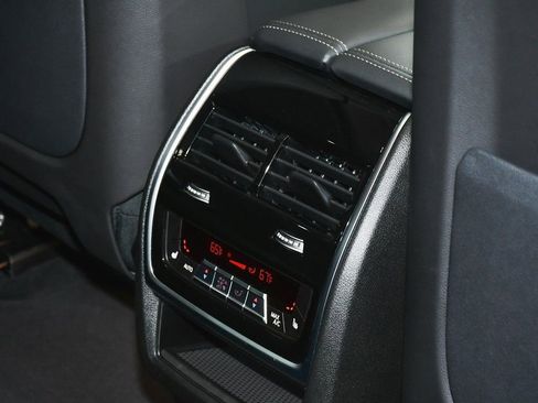 Used 2026 BMW X7 xDrive40i image 64