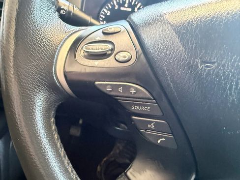 Used 2017 Nissan Pathfinder SV FWD image 13