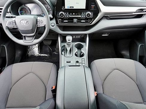 Used 2023 Toyota Highlander LE AWD/4WD image 30