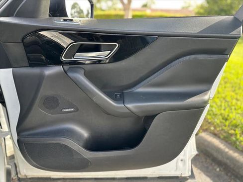 Used 2017 Jaguar F-PACE Premium image 19