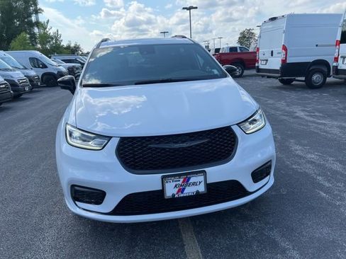 New 2026 Chrysler Pacifica Limited w/ S Appearance Package image 11