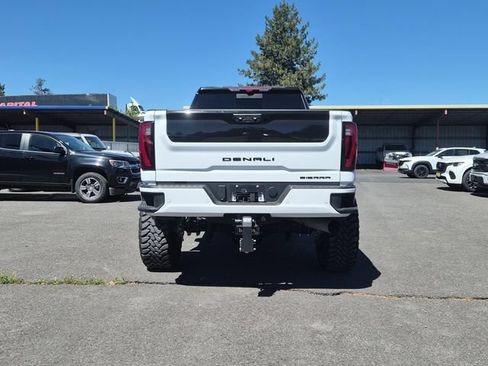 Used 2025 GMC Sierra 2500 Denali Ultimate AWD/4WD image 4
