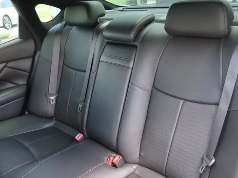 Used 2019 INFINITI Q70 Luxe w/ Sport Package RWD image 23