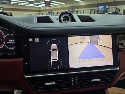 Used 2020 Porsche Cayenne E-Hybrid image 33