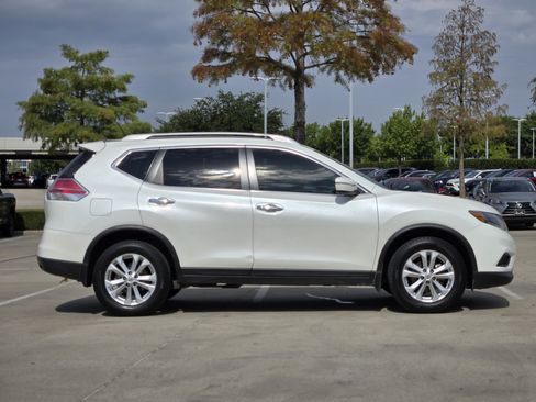 Used 2015 Nissan Rogue SV FWD image 6
