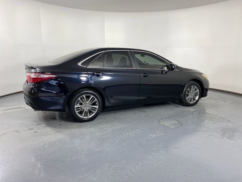 Used 2017 Toyota Camry SE image 6