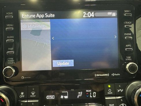 Used 2020 Toyota Highlander XLE AWD/4WD image 32