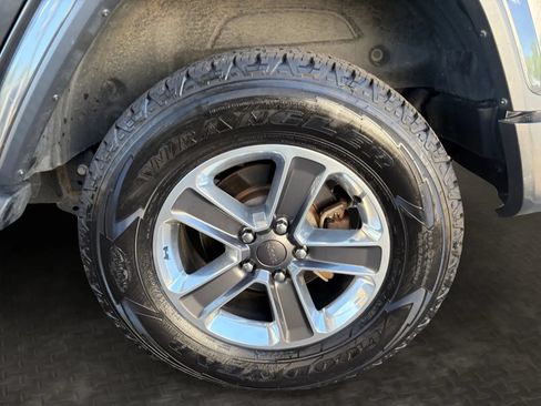Used 2020 Jeep Wrangler Unlimited Sahara AWD/4WD image 39