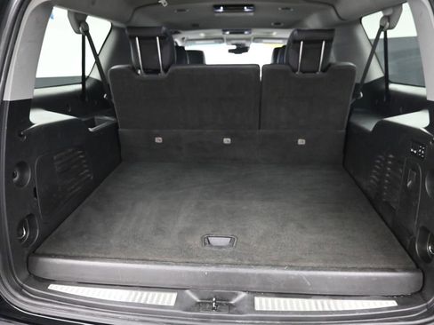 Used 2020 Chevrolet Suburban Premier image 11