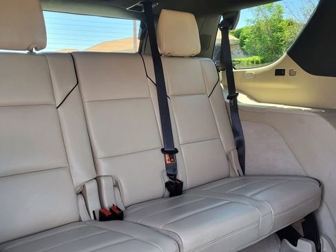 Used 2021 Cadillac Escalade Premium Luxury AWD/4WD image 23