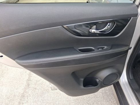 Used 2019 Nissan Rogue SL FWD image 11