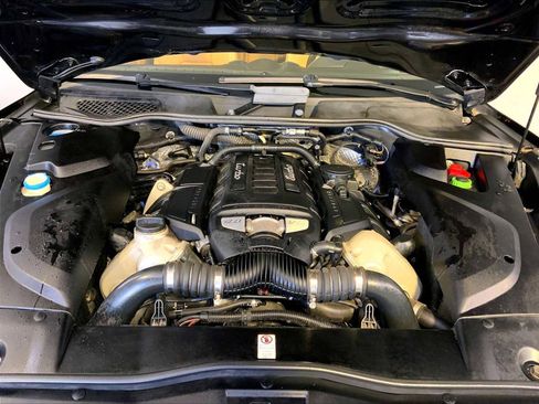 Used 2015 Porsche Cayenne Turbo image 32