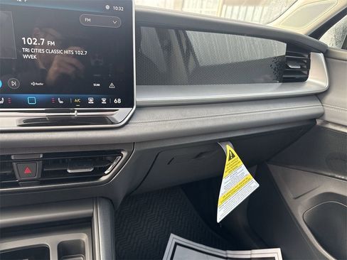 New 2026 Volkswagen Tiguan SE image 12