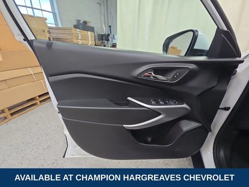Used 2024 Chevrolet Trax LS w/ LS Convenience Package FWD image 30
