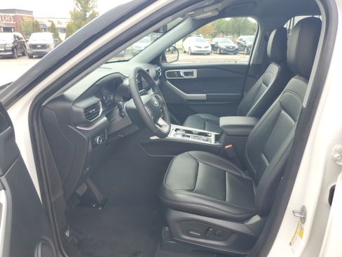 Used 2024 Ford Explorer XLT w/ Equipment Group 202A AWD/4WD image 12