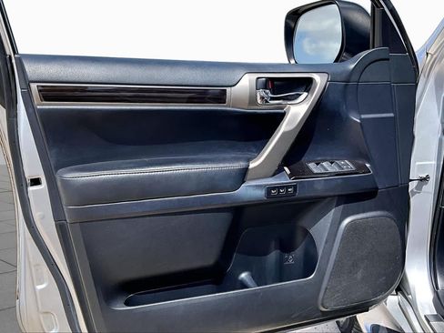 Used 2019 Lexus GX 460 w/ Navigation Package AWD/4WD image 19