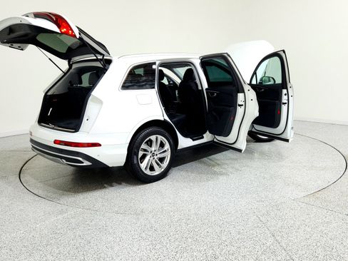 Used 2023 Audi Q7 3.0T Premium w/ Convenience Package image 7