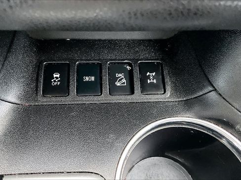 Used 2017 Toyota Highlander XLE AWD/4WD image 32