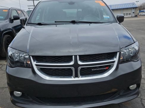 Used 2019 Dodge Grand Caravan SXT image 3