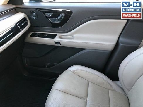 Used 2023 Lincoln Aviator Reserve w/ Elements Package Plus AWD/4WD image 12