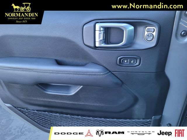 Used 2022 Jeep Wrangler Unlimited Sahara AWD/4WD image 15