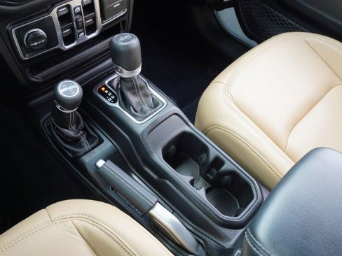 Used 2019 Jeep Wrangler Unlimited Sahara image 22