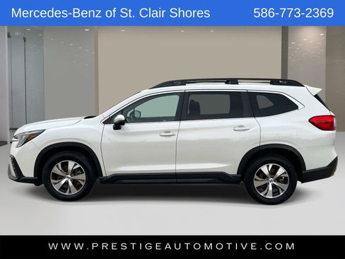 Used 2023 Subaru Ascent Premium w/ Convenience Package image 2