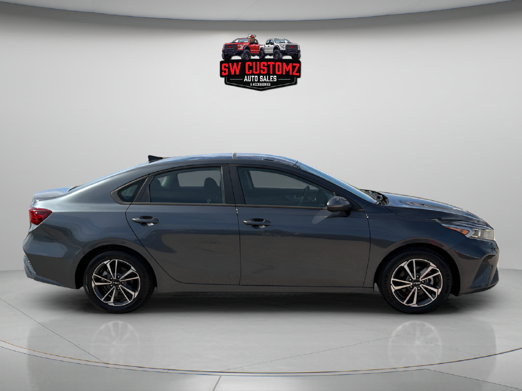 Used 2023 Kia Forte LXS FWD image 8