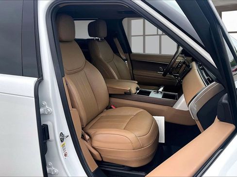 Used 2025 Land Rover Range Rover SE AWD/4WD image 7