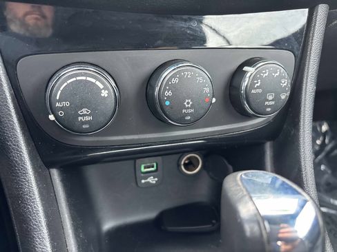 Used 2012 Chrysler 200 S image 29